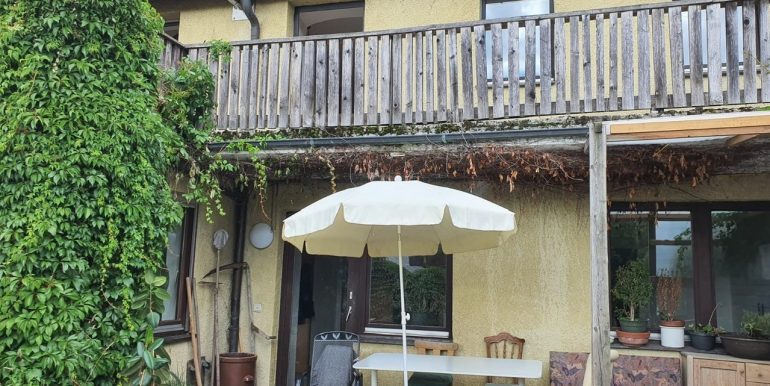 Rückansicht Haus u. Terrasse