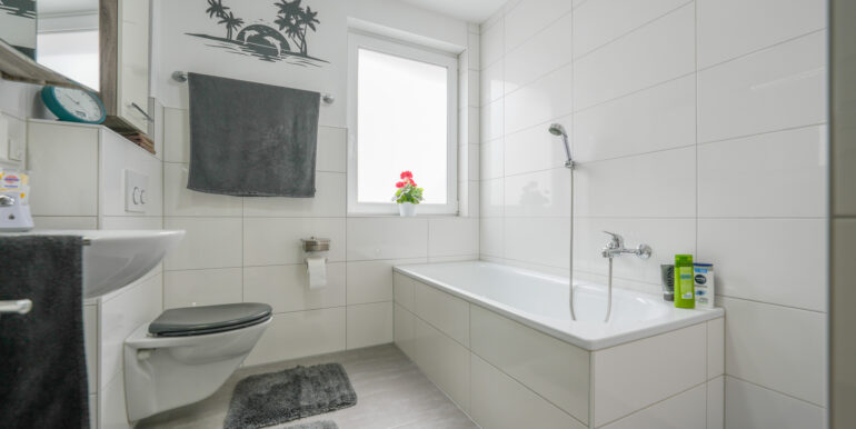 Badezimmer EG