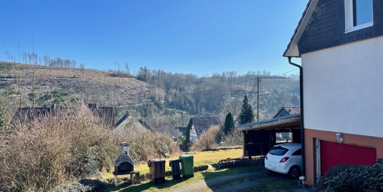 Stellplätze vor dem Haus