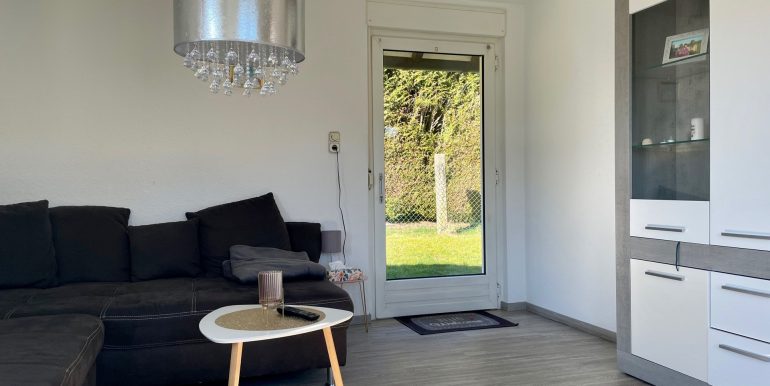 Wohnzimmer mit Terrassentür (EG)