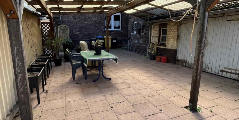 Terrasse mit Überdachung