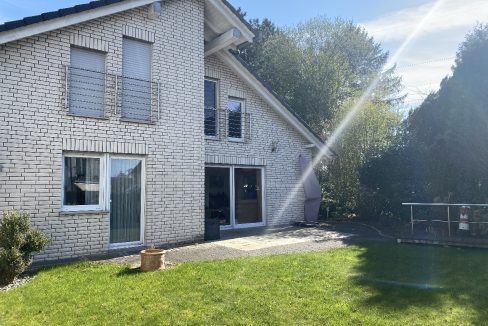 Großzügiges Zweifamilienhaus