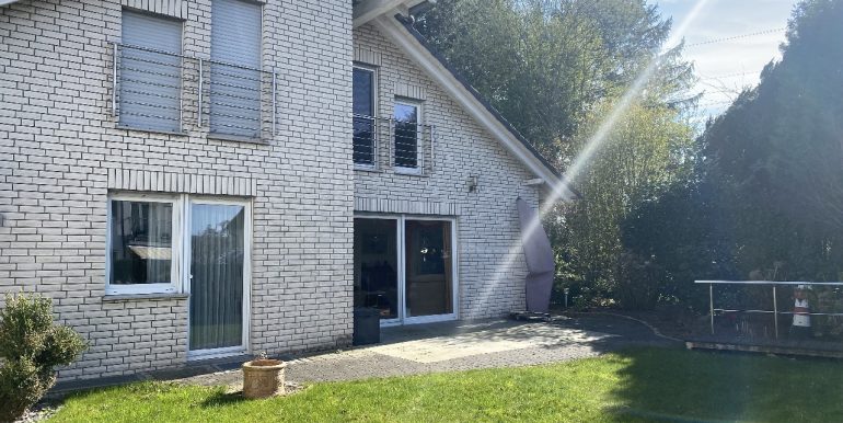 Großzügiges Zweifamilienhaus