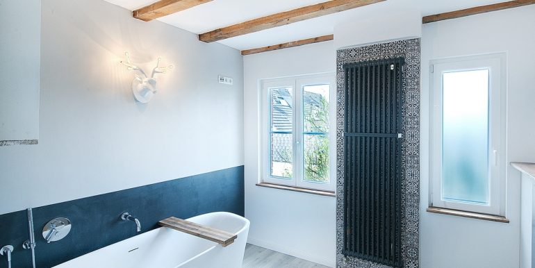 Wannenbad mit Fenster