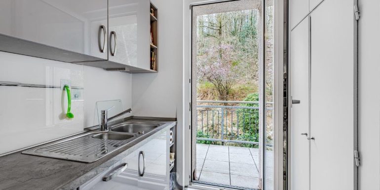 Küche mit Zugang Balkon