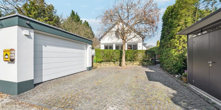Garage / Stellplätze
