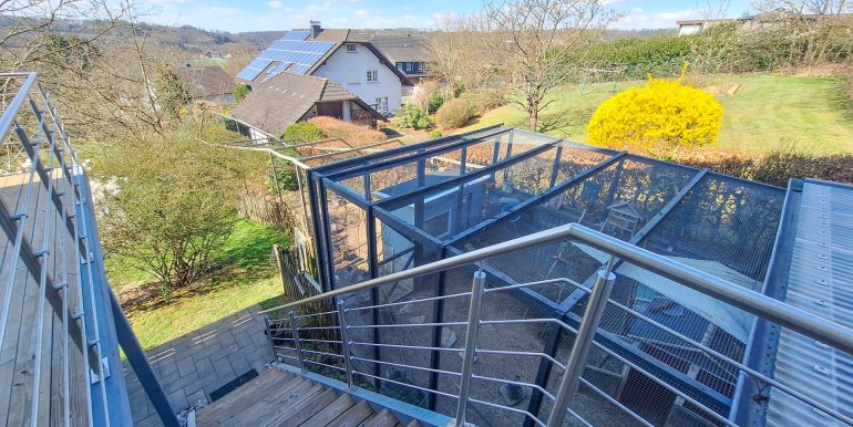 Treppe vom Balkon in den Garten