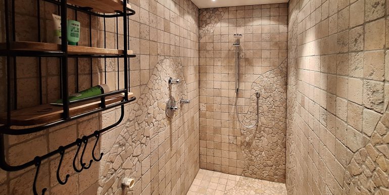 Dusche UG