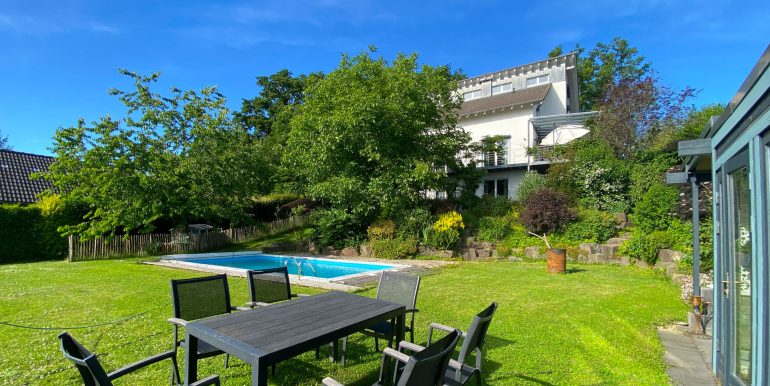 Garten mit Blick zum Pool