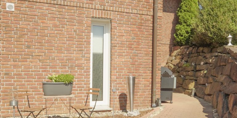 Separater Eingang zur Souterrainwohnung W2