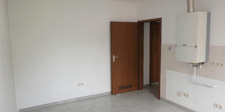 Küche bietet Platz für einen Esstisch