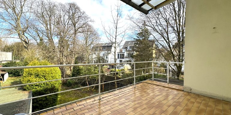 ...mit Balkon zum Garten