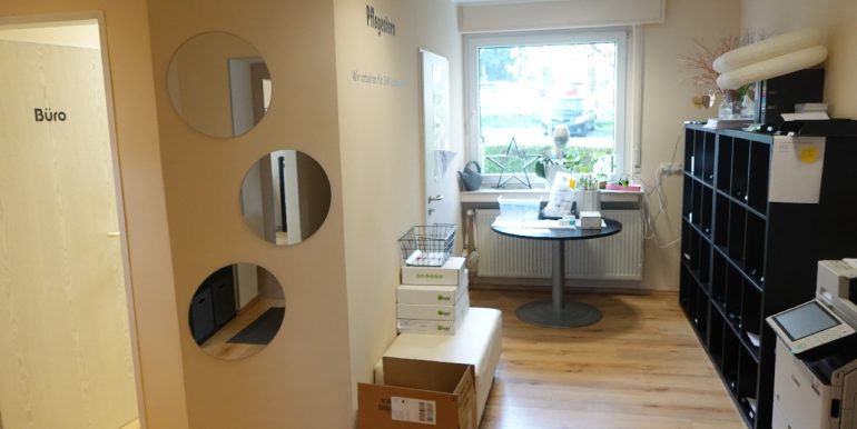Wartebereich + Abstellraum (optional Büro IV)