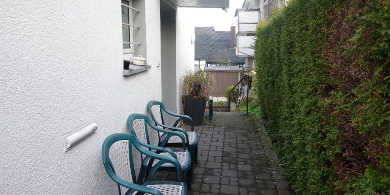 Separater Eingang rückseitig stufenlos