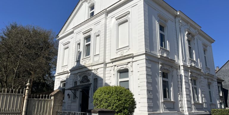 repräsentatives Wohn- und Geschäftshaus