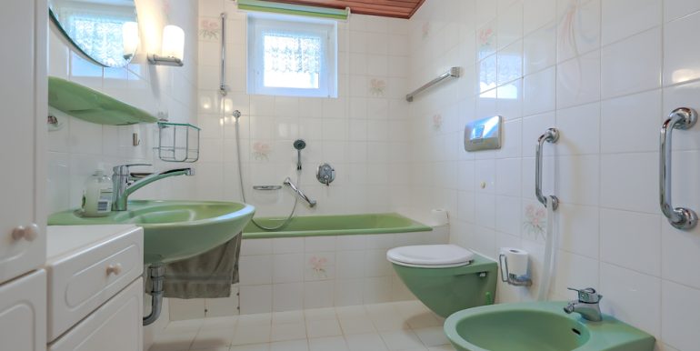 Badezimmer EG
