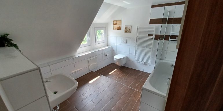 Badezimmer (DG)