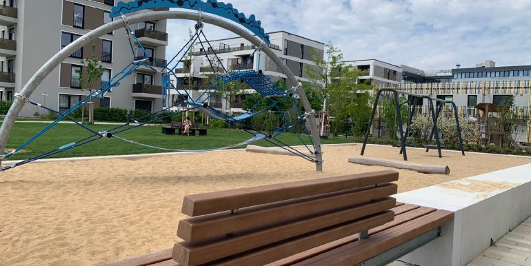 Spielplatz und Grünzonen