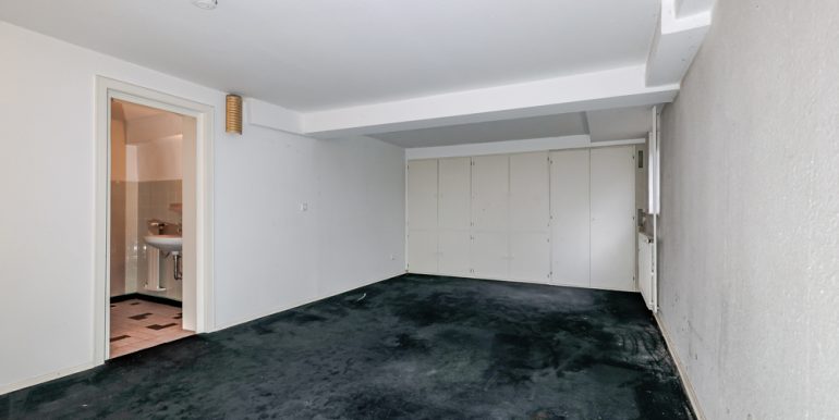 Zimmer 1 KG