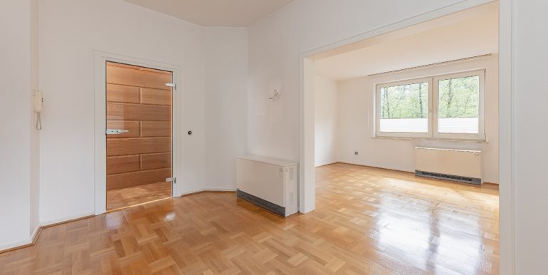 großzügig und hell - Wohnzimmer