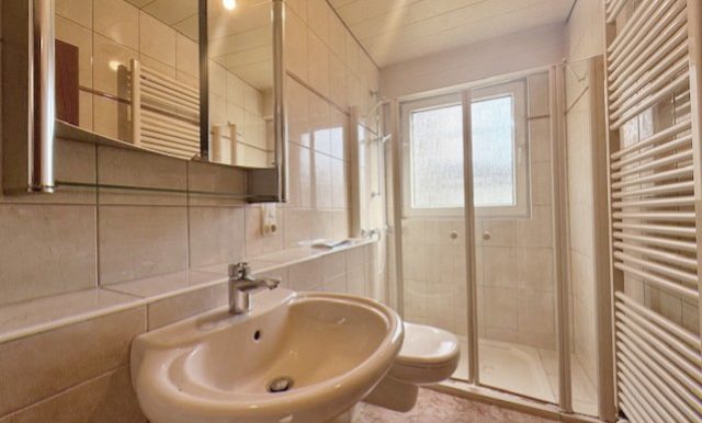 Duschbad mit Fenster