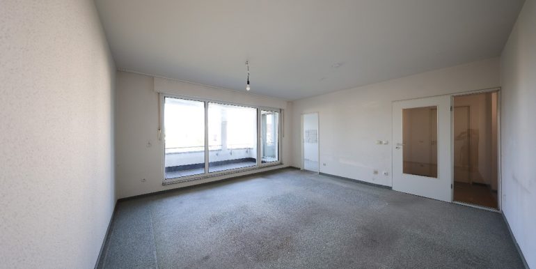 Wohnraum mit Zugang zur Loggia