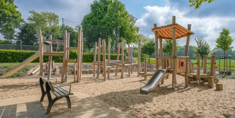 Spielplatz um die Ecke