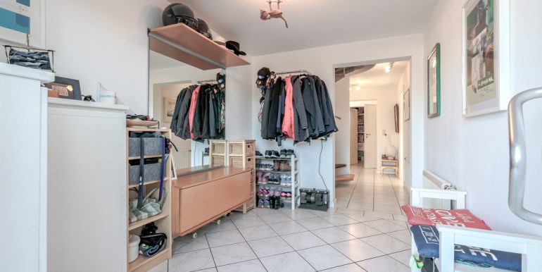 Garderobe EG