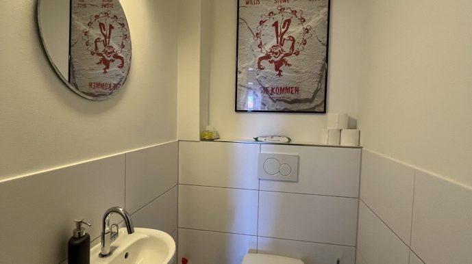 separates WC