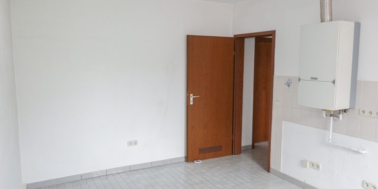 Küche bietet Platz für einen Esstisch