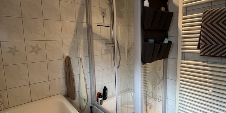 ...Wanne und Dusche