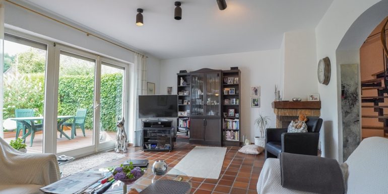 Wohnzimmer mit Kamin