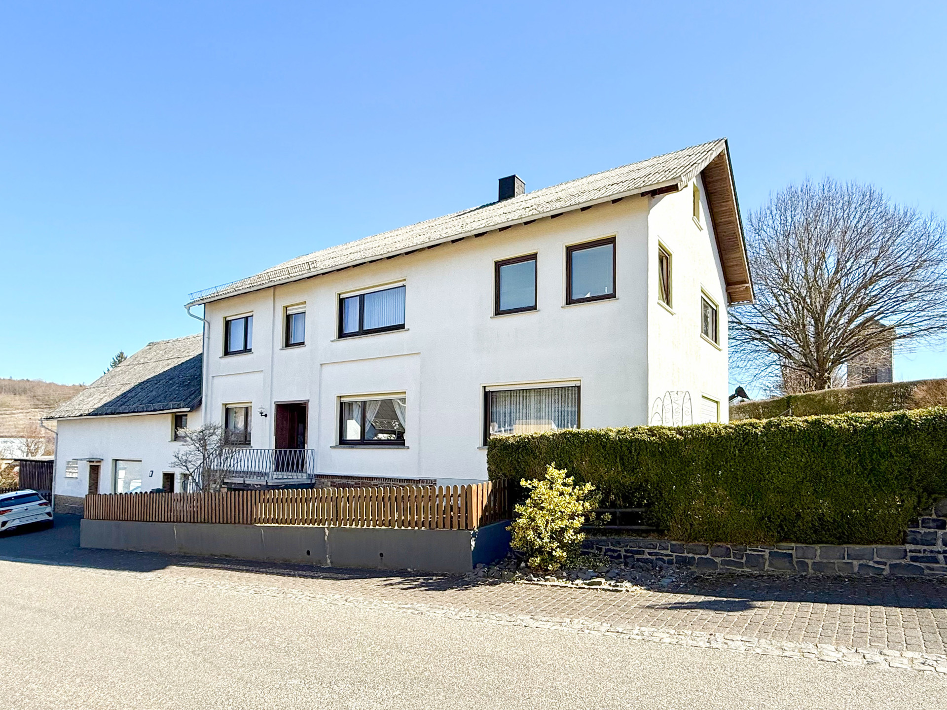 *RESERVIERT* Viel Potential: Großes Wohnhaus mit ehem. Ladenlokal – Wohnen oder als Anlage!