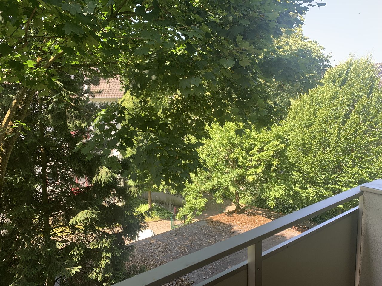 Ansprechende helle sanierte 2,5 Zimmer ETW mit großzügiger Küche im Stadtteilz. Mörsenbroich