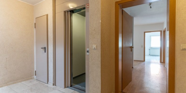 Aufzug im Treppenhaus