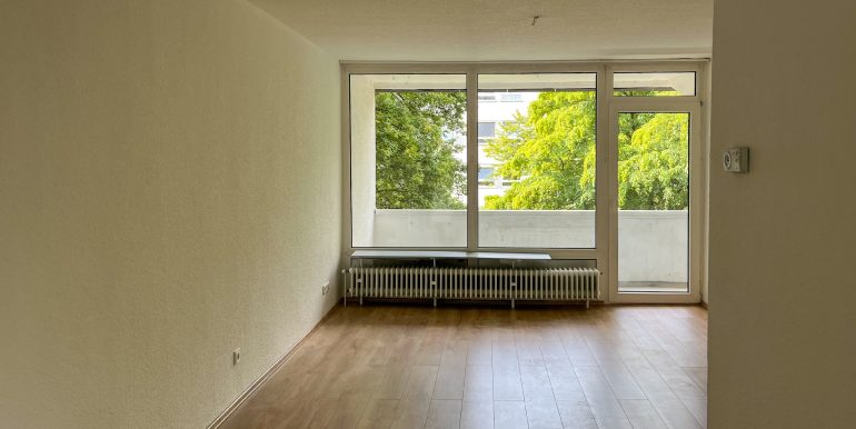 Wohnzimmer mit Aussicht ins Grüne