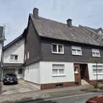 Ansicht mit Garage