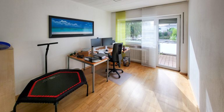 Arbeitszimmer mit Balkon OG