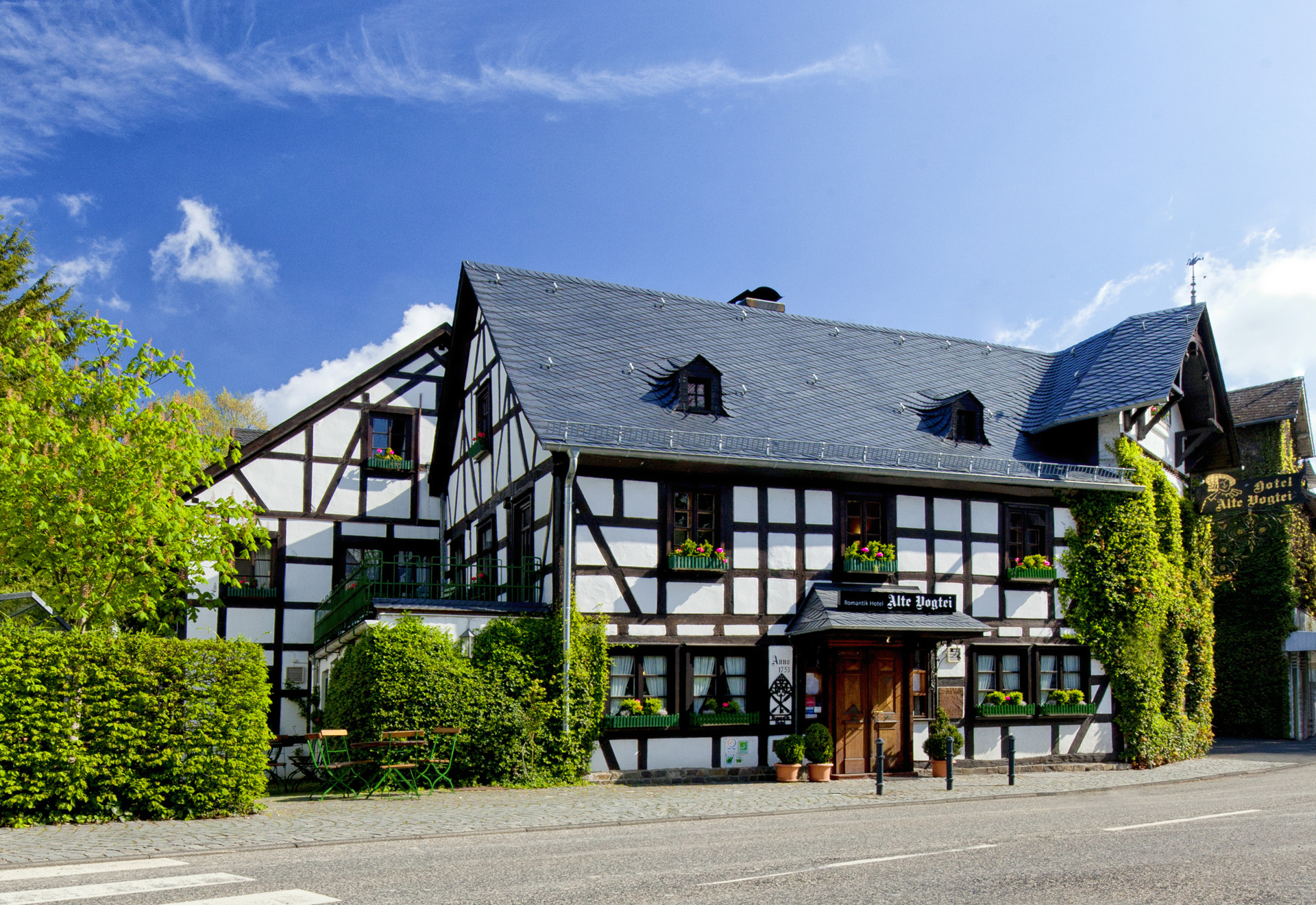 Historisches & geschichtsträchtiges Hotel- & Restaurant im Herzen von Hamm (Sieg) – Romantikhotel „Alte Vogtei“