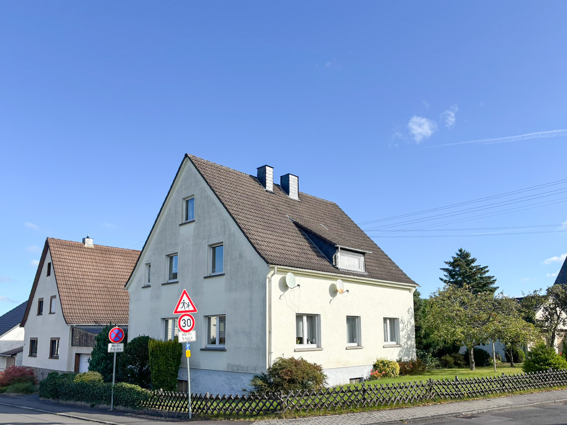 Charmantes Zweifamilienhaus in ruhiger Lage von Wissen mit Renovierungsbedarf und viel Potenzial!