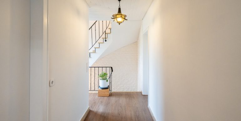 Flur _ Treppenhaus ins Dachgeschoss