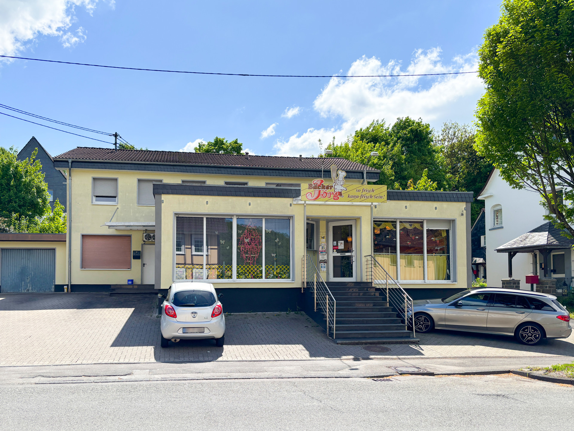 **REDUZIERT** Wohn- und Geschäftshaus in zentraler Lage von Reichshof – vielseitig nutzbar!