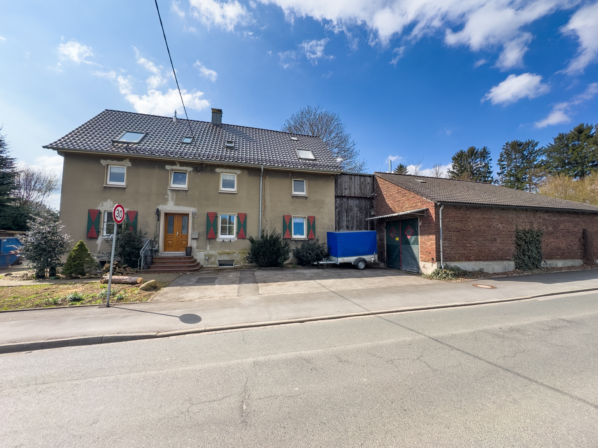 Wohnhaus mit diversen Arbeitsräumen, Lagerflächen und 2 Werkstätten in Unna Kessebüren