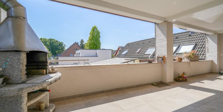 Überdachter Balkon 1. OG