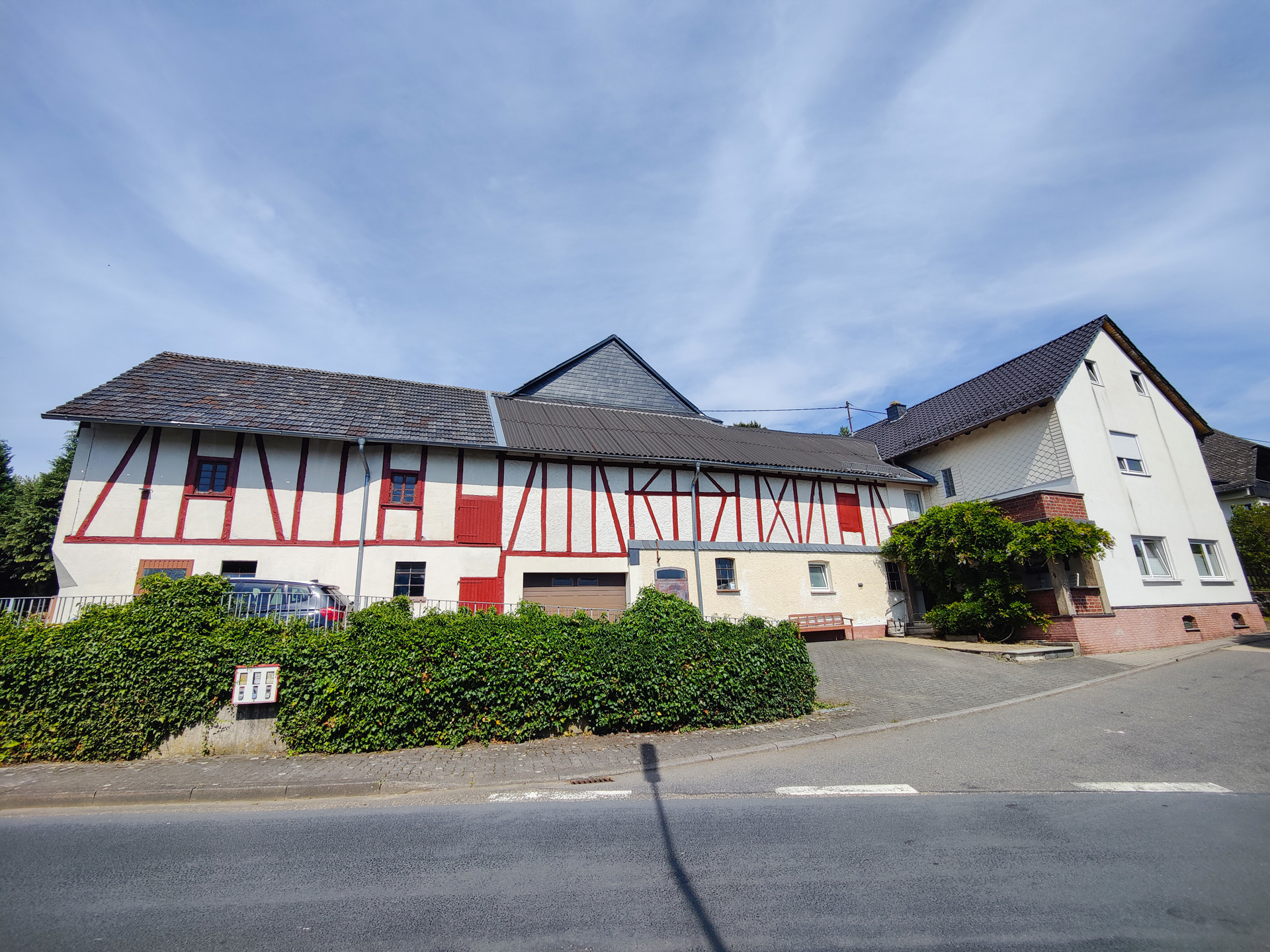 Landwirtschaftliches Anwesen mit Stall, Scheune und Paddock zur Pferdehaltung!