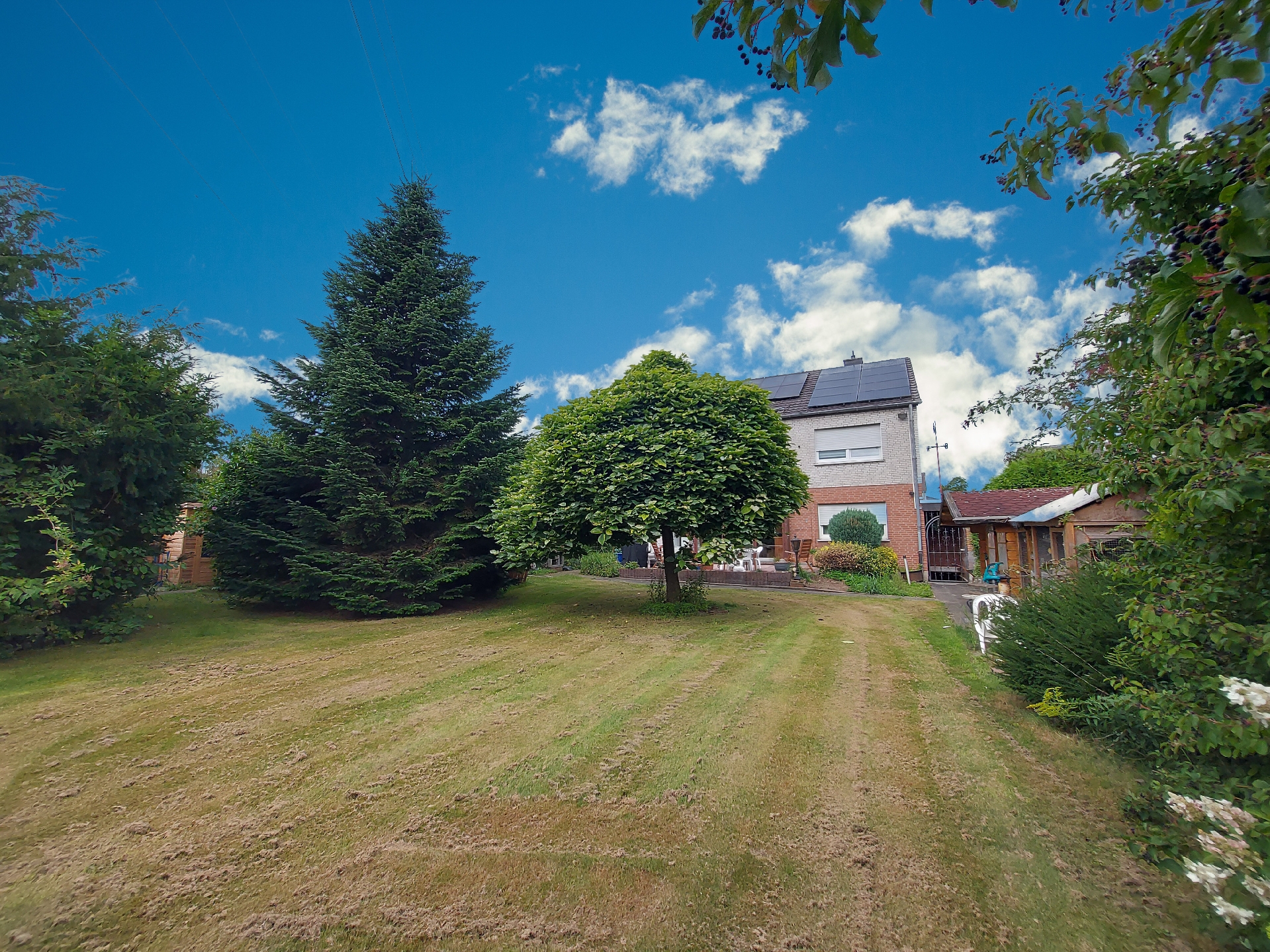 Freistehendes Einfamilienhaus mit Einliegerwohnung in Moers-Schwafheim