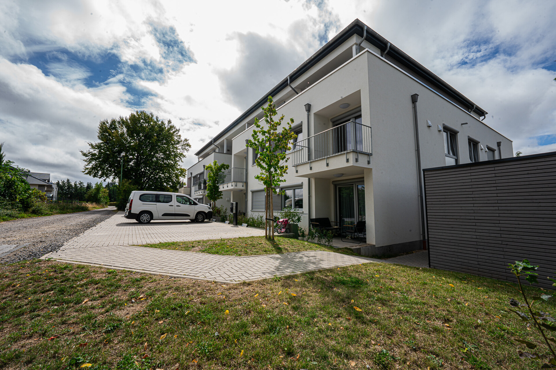 Wohnen mit Stil und Komfort: Helle 2-Zimmer-Wohnung im 1. OG mit Balkon und barrierefreiem Zugang