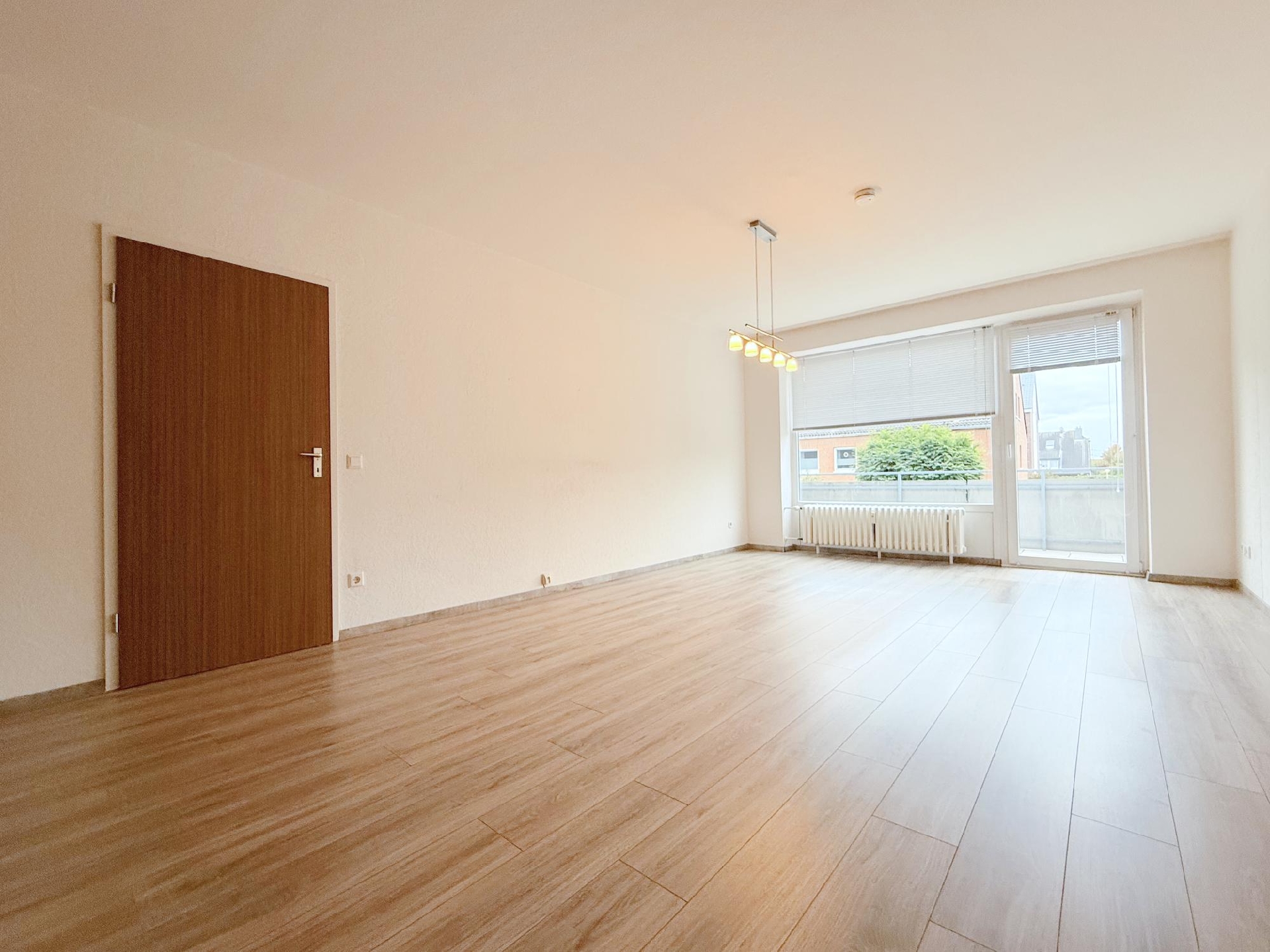 HELLE 2-ZIMMERWOHNUNG MIT BALKON IN ST. TÖNIS ZU MIETEN!