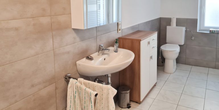 neuwertiges Duschbad EG