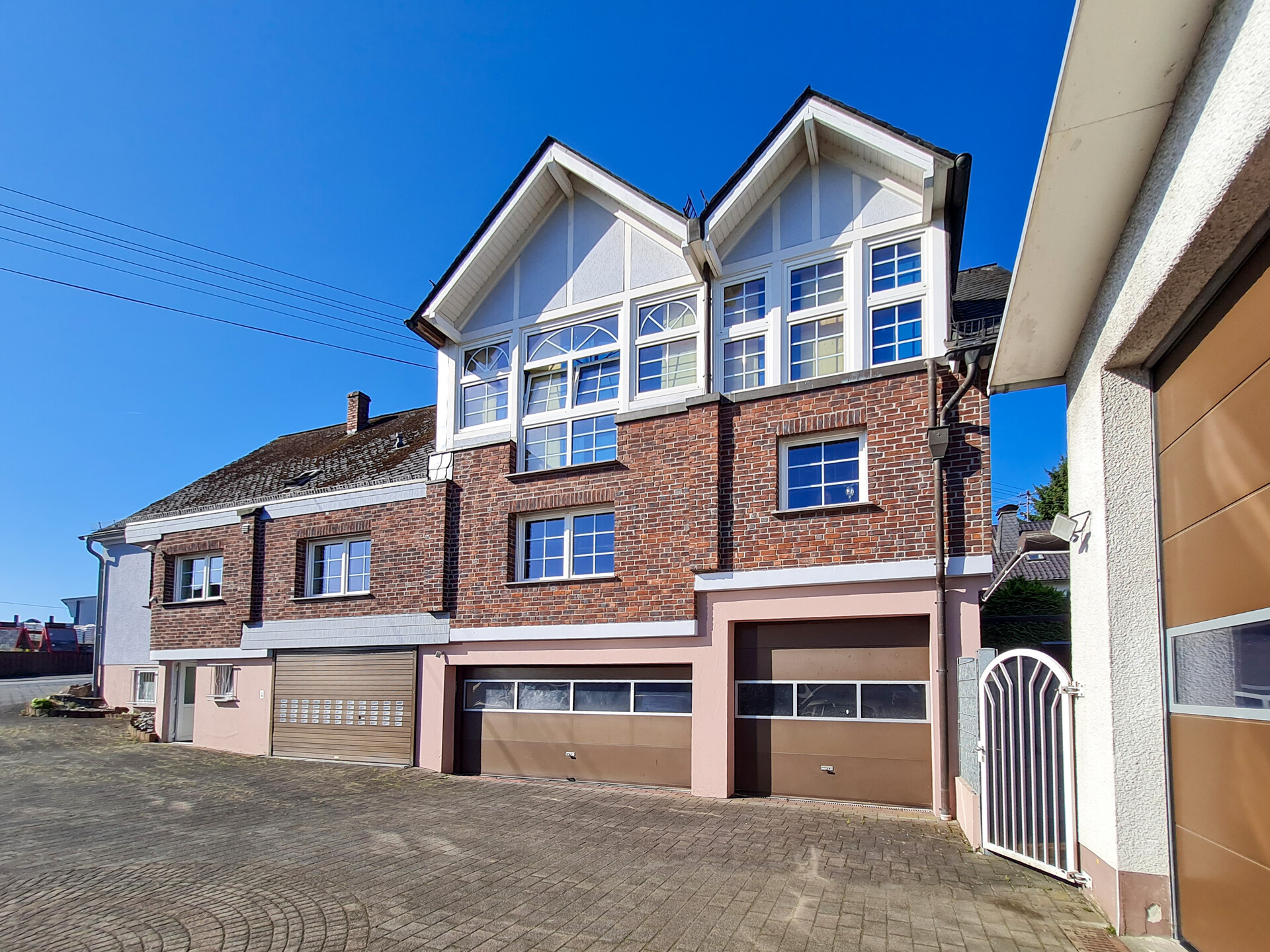 Vielseitig nutzbar – Top-gepflegtes Ein.-/Zweifamilienhaus mit Halle zu verkaufen!